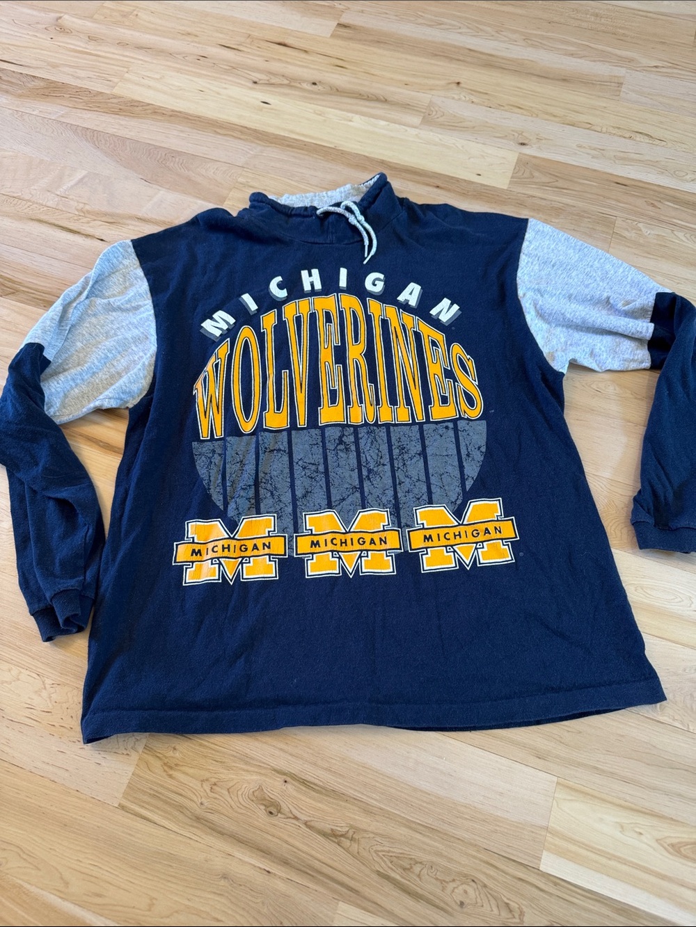 Vintage 90s Michigan Wolverines - Vintage College LS Mock Neck Shirt T-Shirt-M